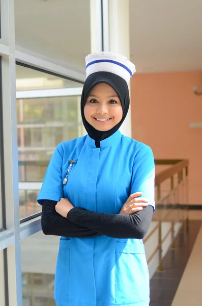 Confident Young asian muslim nurse at hospital — Stock Photo, Image