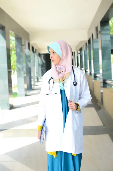 Confident Muslim doctor smile — Stock Photo, Image