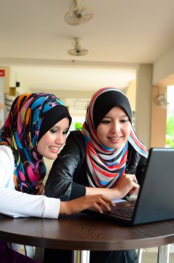 başörtüsü genç Asyalı kız güzel yakın çekim portre