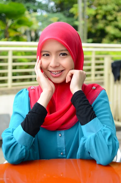 Portrait of beautiful young Asian girl — Stock Photo, Image