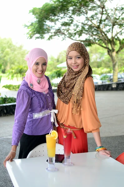 Two young pretty Asian muslim business woman in head scarf — Stock Photo, Image