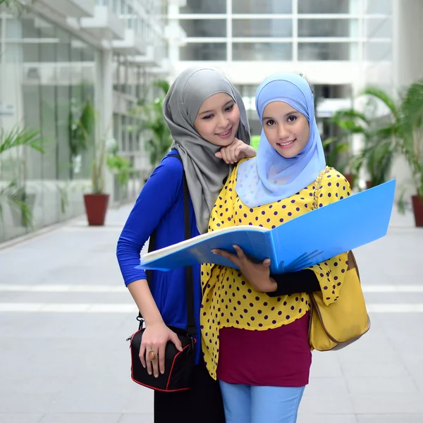 Two young pretty Asian muslim business woman in head scarf — Stock Photo, Image