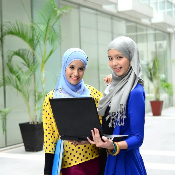 Two young pretty Asian muslim business woman in head scarf — Stock Photo, Image