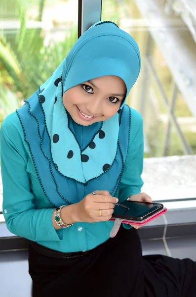 Close-up portrait of beautiful young Asian student study — Stock Photo, Image