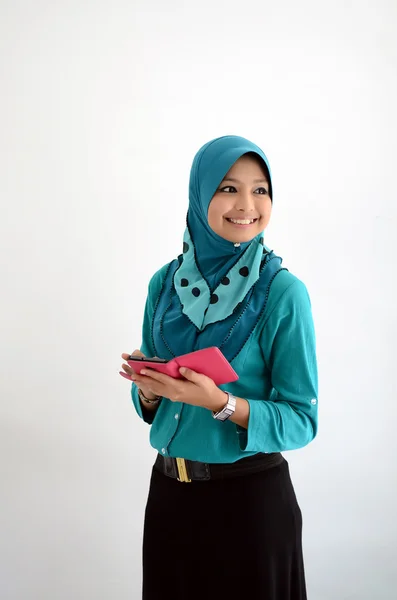 Young asian muslim woman in head scarf smile — Stock Photo, Image