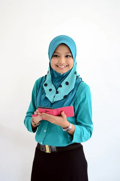 Young asian muslim woman in head scarf smile — Stock Photo, Image