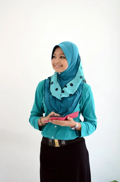 Young asian muslim woman in head scarf smile — Stock Photo, Image