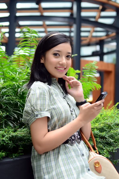 Beautiful portrait young teenager girl outdoor with mobile phone — Stock Photo, Image