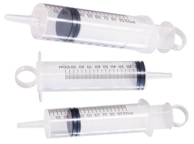 Hastaya tıbbi sıvı vermek için plastik bir şırınga..