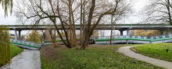 Koszalin Zachodniopomorskie Polen November 2021 Konstruktionskatastrof Vid Bilöverfarten Höstsäsong — Stockfoto