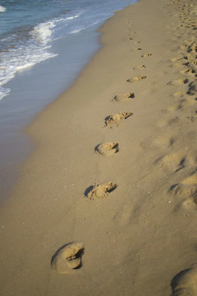 Empreintes de pas dans le sable — Photo