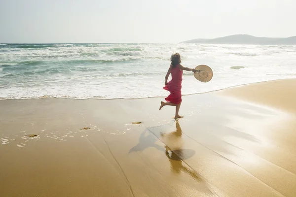 Corriendo por la playa — Foto de Stock