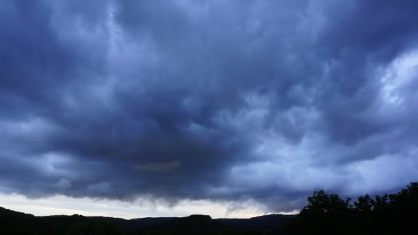 Nuvens tempestuosas — Vídeo de Stock