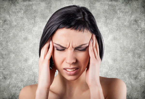 Ragazza con una testa dolorosa — Foto Stock