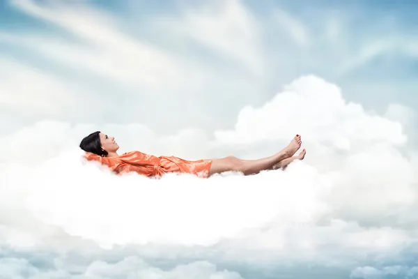 雲の上の少女 ロイヤリティフリーのストック写真