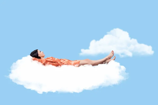 Fille sur un nuage — Photo