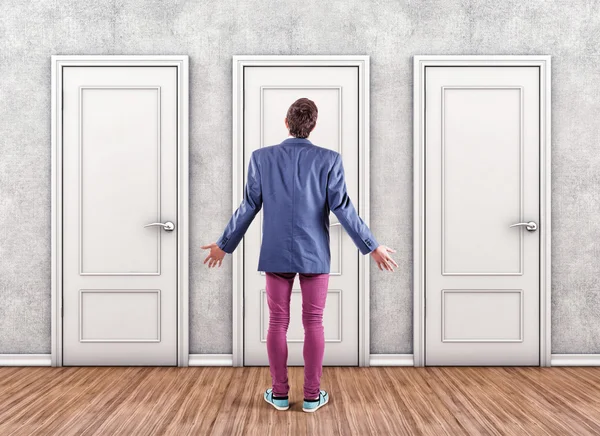 adamı daha önce bir kapı