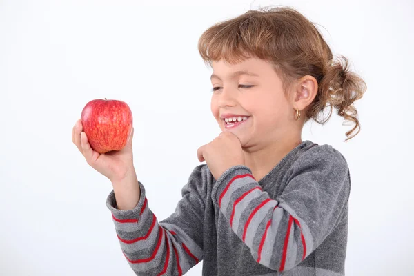 Egy alma, egy kislány portréja — Stock Fotó