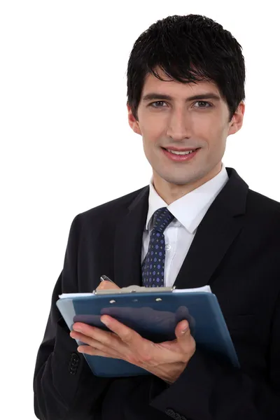 Mężczyzna pracownik biurowy z schowkiem i długopisem — Zdjęcie stockowe