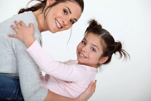 Mutter und Tochter spielen — Stockfoto