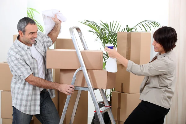 Paar bewegende huis — Stockfoto