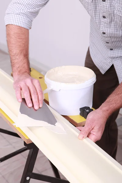 Craftsman painting a board — Stock Photo, Image