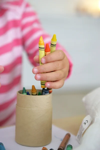 Little girl holding coloring crayons — Stock Photo, Image