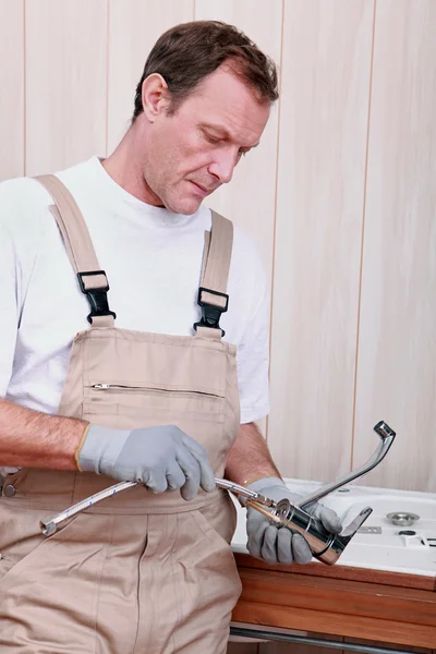 Plumber with tap — Stock Photo, Image