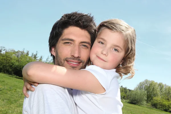 Padre e figlia al parco — Foto Stock