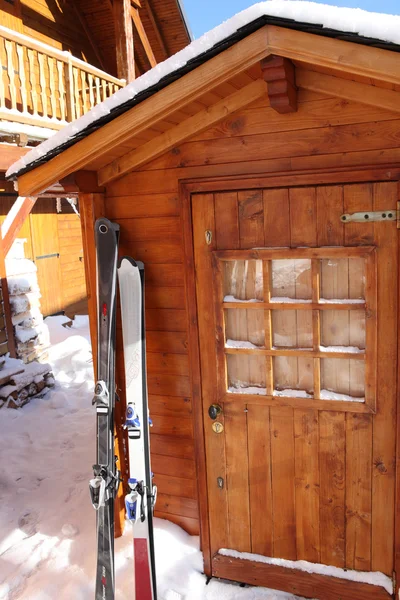 Лыжный домик — стоковое фото