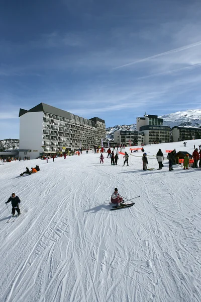 Busy ski resort — Stock Photo, Image