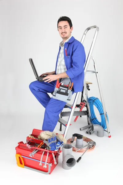 Plumber with computer — Stock Photo, Image