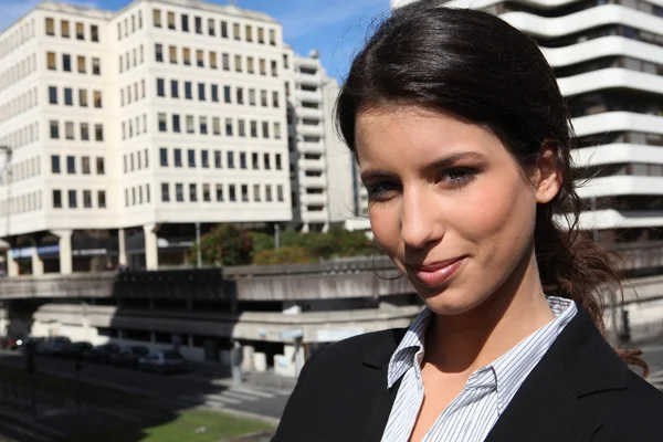 Empresaria en la ciudad — Foto de Stock