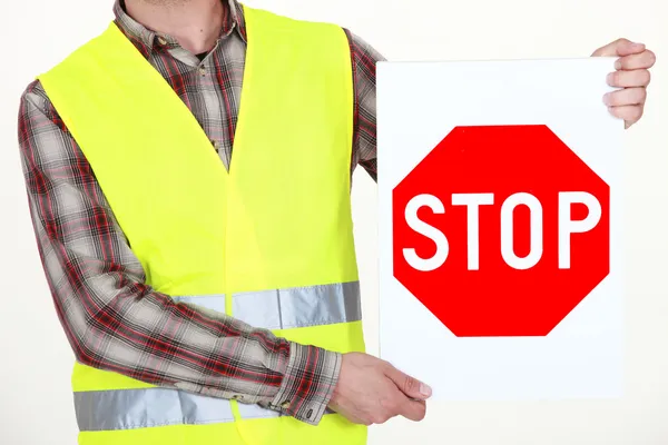 Snelweg werknemer met stopbord — Stockfoto