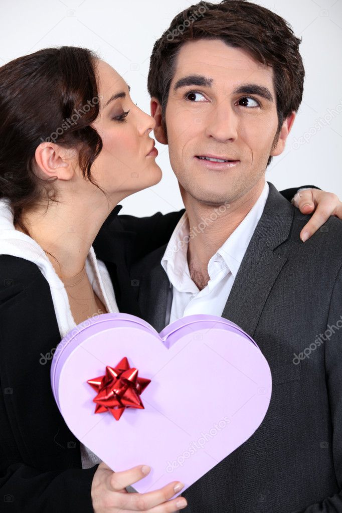 woman kissing man with gift |图库照片08photography33#14101994