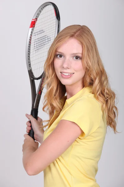 Flicka med tennisracket — Stockfoto