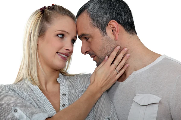 Couple gazing in to each others eyes — Stock Photo, Image