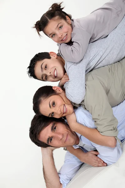 Retrato de familia feliz, toma de estudio — Foto de Stock