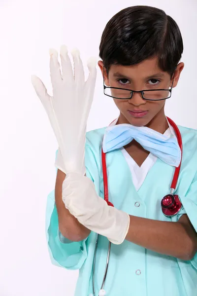 Niño vestido como cirujano de hospital —  Fotos de Stock