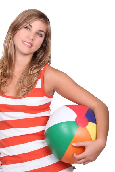 Teen with beach ball — Stock Photo, Image