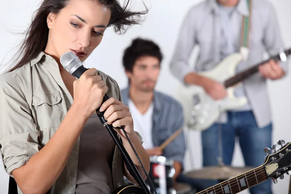 Woman playing in a band — Stock Photo, Image