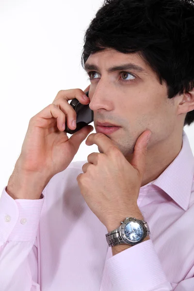 Nachdenklicher Geschäftsmann am Telefon — Stockfoto