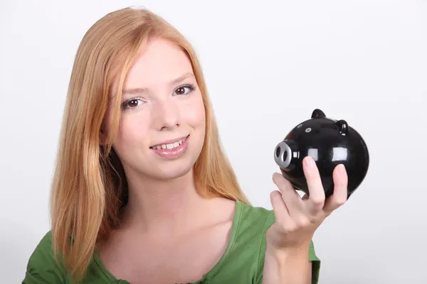 Retrato de una joven con caja de dinero —  Fotos de Stock