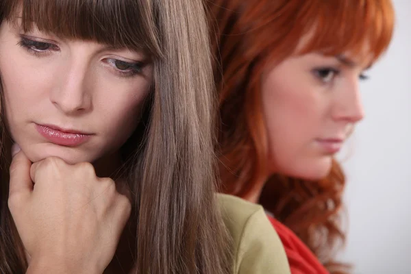 Due ragazze che litigano — Foto Stock