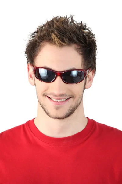 Cooler Typ mit Sonnenbrille — Stockfoto