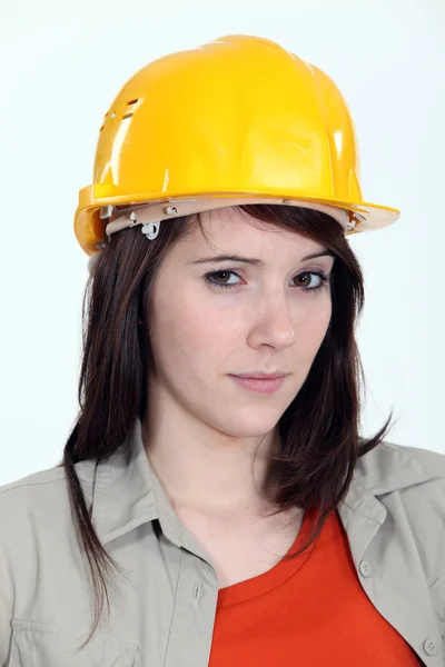 Um trabalhador da construção civil suspeito — Fotografia de Stock