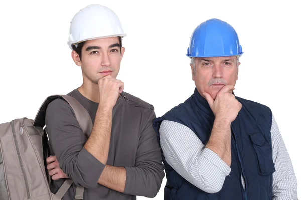Young apprentice and older instructor looking puzzled — Stock Photo, Image