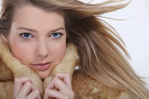 Model wearing a fur coat — Stock Photo, Image