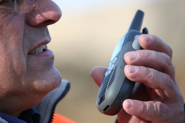 Caposquadra con un walky talky — Foto Stock