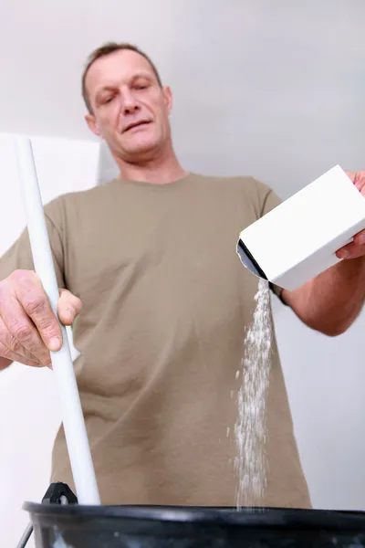 Worker mixing plaster — Stock Photo, Image